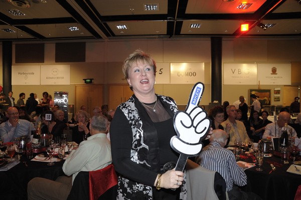 Bayleys North Shore managing director Sue Stanaway �gees up� the audience participation during the live auction fundraising at the Bayleys North Shore Hospice Vintners� Brunch